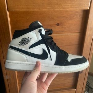 Jordan 1 Mids Dimond toes  worn twice